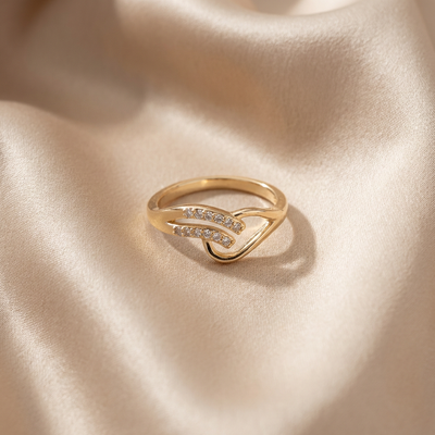Elegant Wave Design Ring with Adjustable Fit