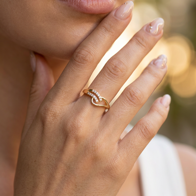 Elegant Wave Design Ring with Adjustable Fit