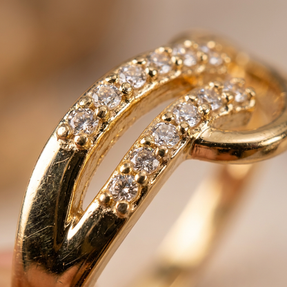 Elegant Wave Design Ring with Adjustable Fit