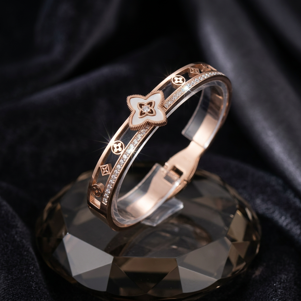 Geometric Clover Statement Bracelet